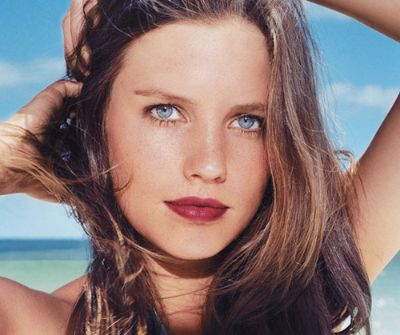 8 Tips You Need to Know Before Wearing Makeup to the Beach